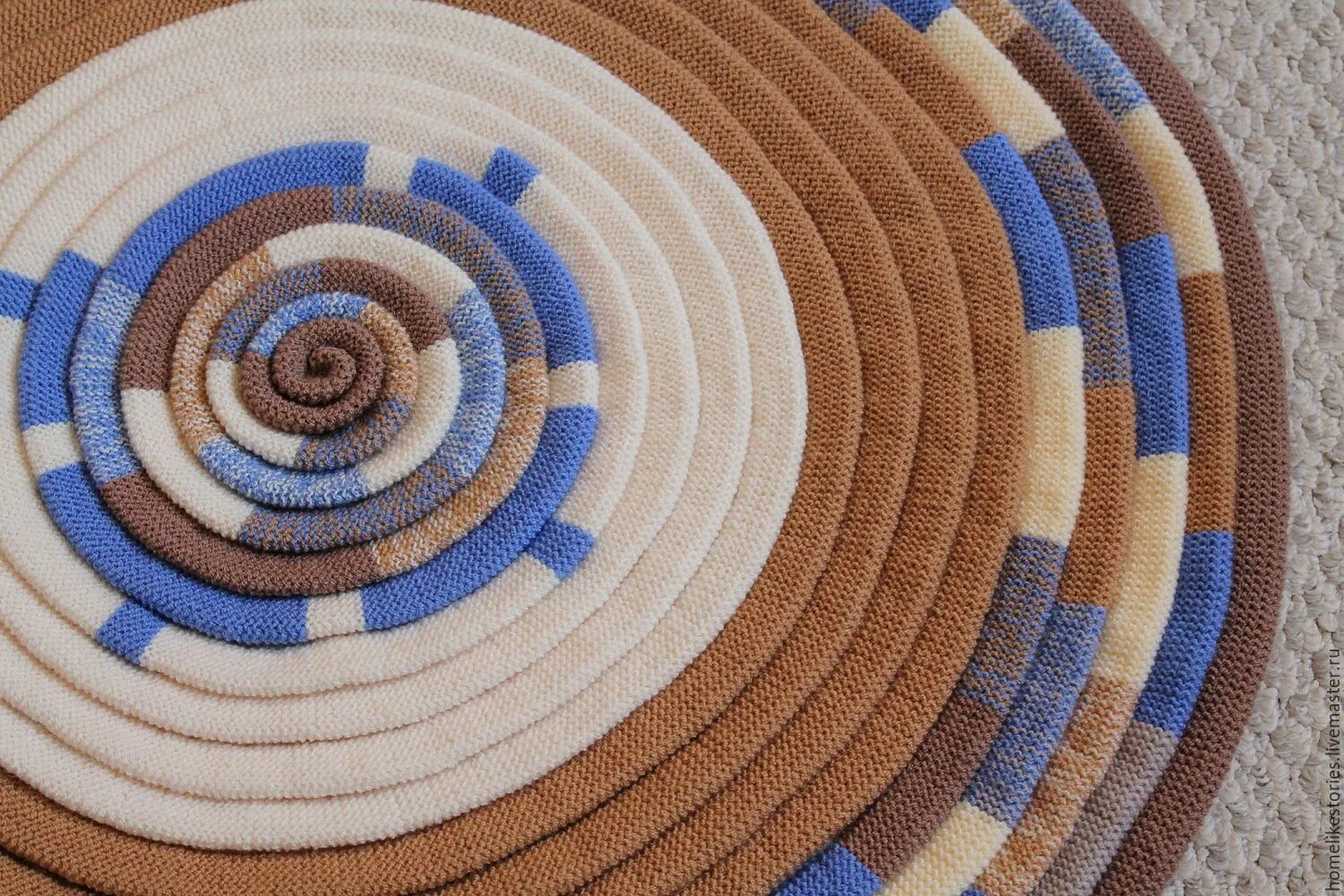 Коврик из ткани. Коврик из трикотажных лоскутков. Круглые коврики из ткани. Лоскутные коврики из полосок ткани