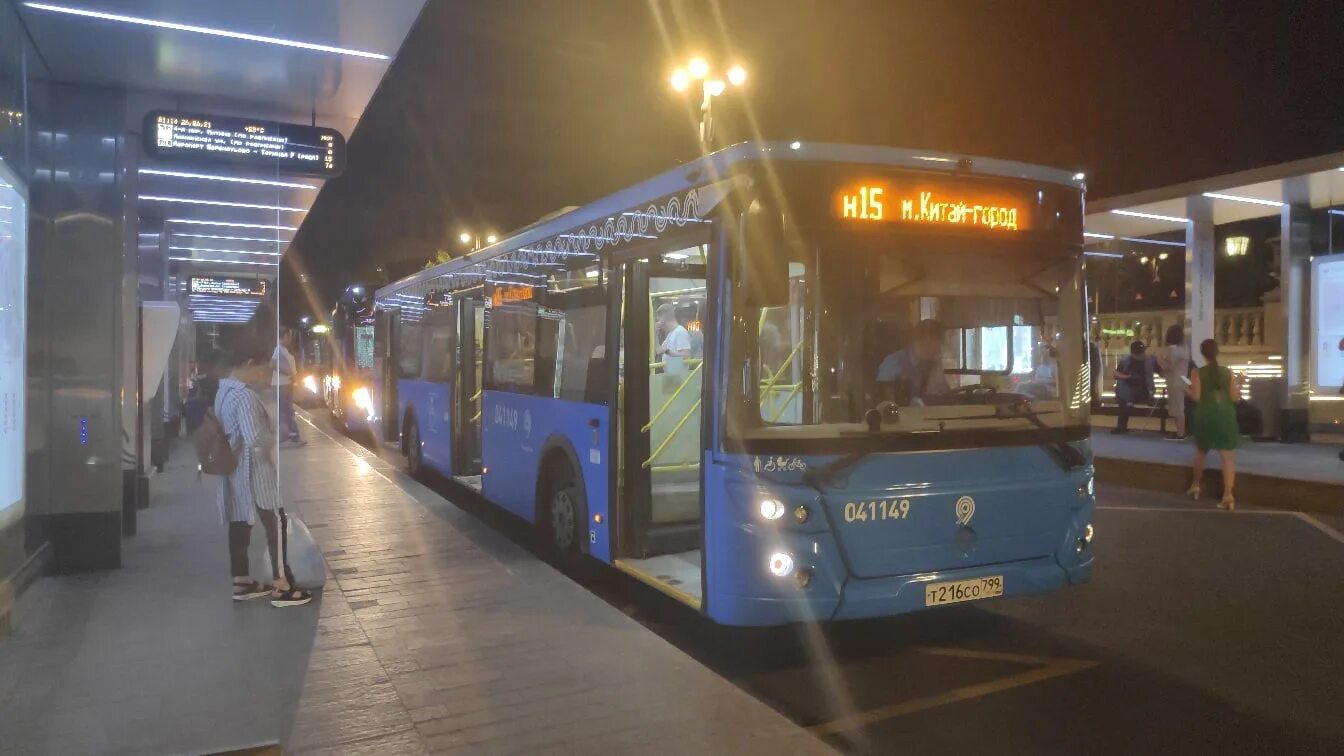 Автобус н2. Автобус москва ночью. ночной автобус восточный вокзал. ночные автобусы москва. автобус н15 ночной.