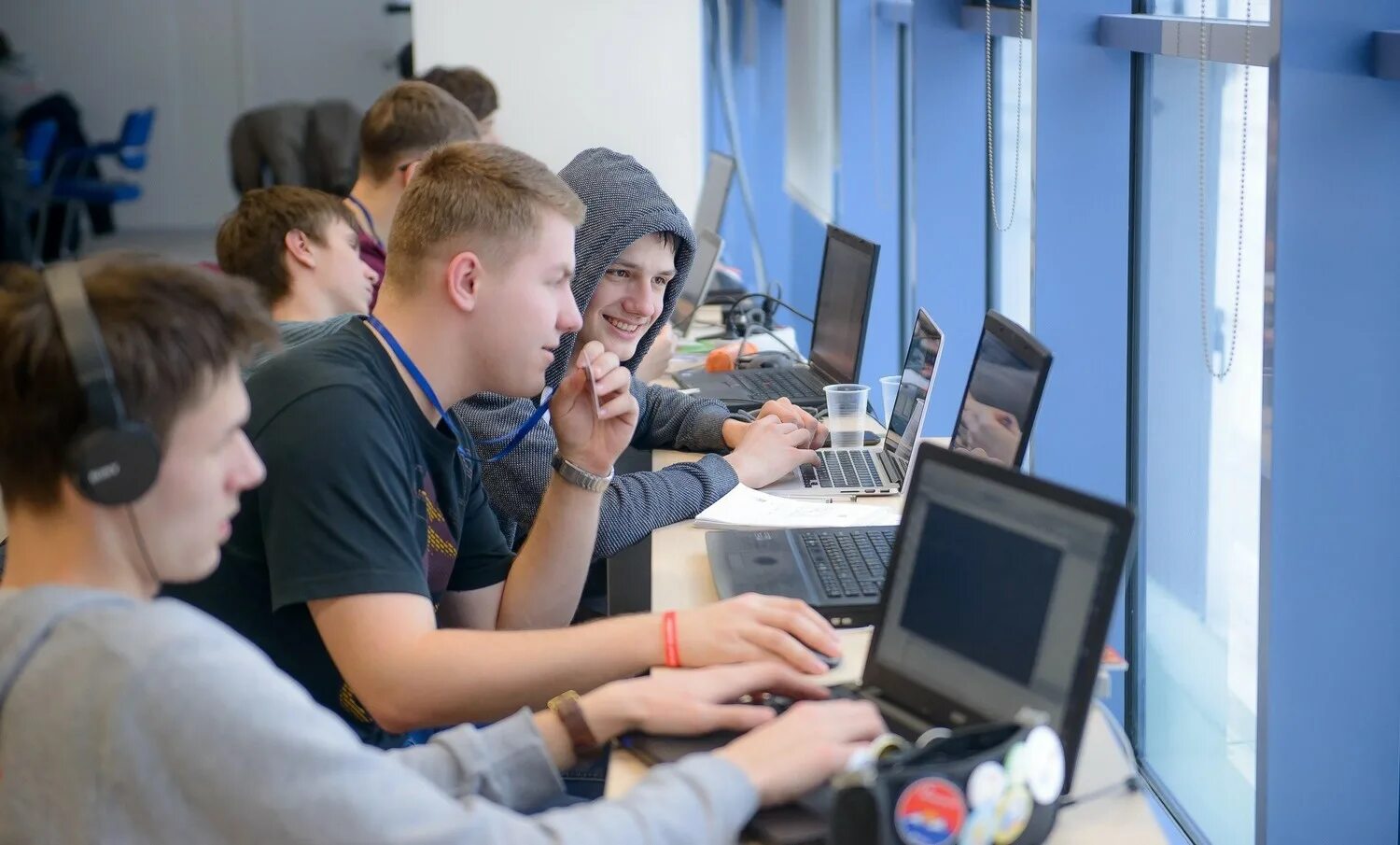 Курсы программирования игр. Прикладная информатика по отраслям. it курсы для школьников. программирование старшеклассники. прикладная информатика в образовании.