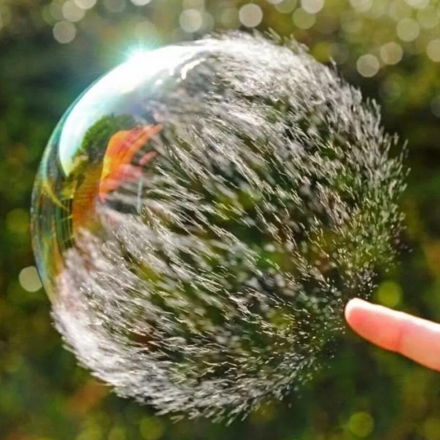 Мыльные пузыри. Лопающийся пузырь. Мыльный пузырь лопнул. Лопать мыльные пузыри.
