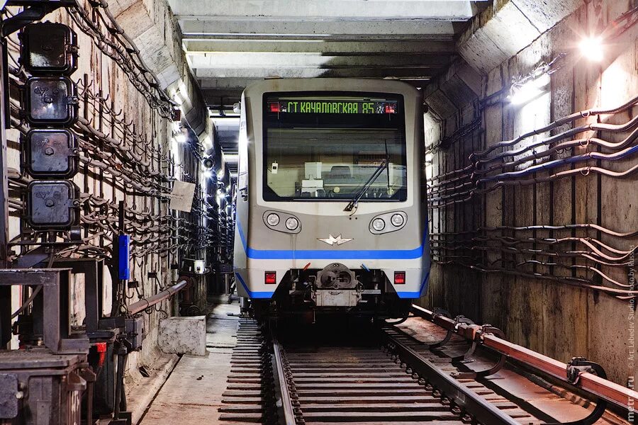 щелковская метро наземный транспорт. маршруты автобусов от метро щелковская. метропоезд r160. поезд. щелковская метро наземный транспорт.