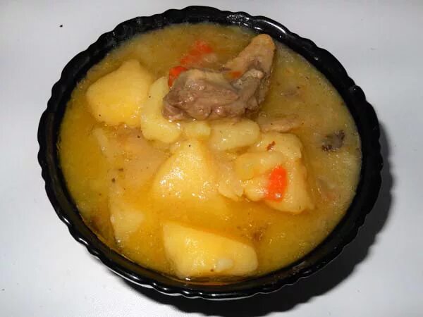 Тушеная картошка с курицей в мультиварке редмонд. Картошка с курицей в мультиварке редмонд тушеная. соус из утки с картошкой в кастрюле. соус с уткой и картошкой.