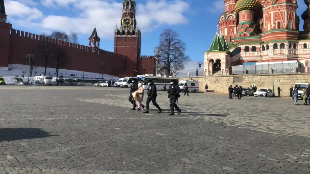 Подойти к красной площади. Красная площадь в 2006 году. красная площадь леса. посадка на красной площади.