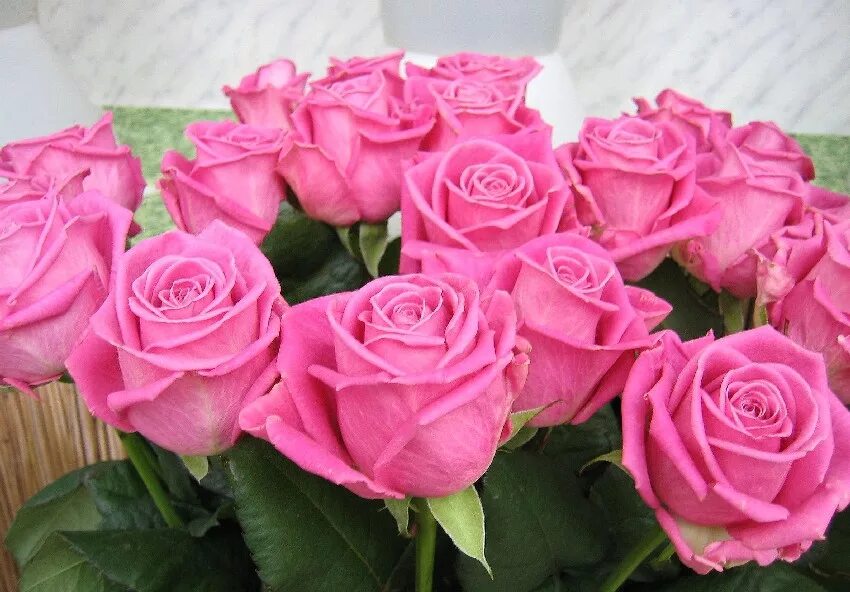 Открытки наташе с цветами. С днем рождения розы. Открытки с розами. Букет роз с днем рождения. Цветочки с днем рождения.