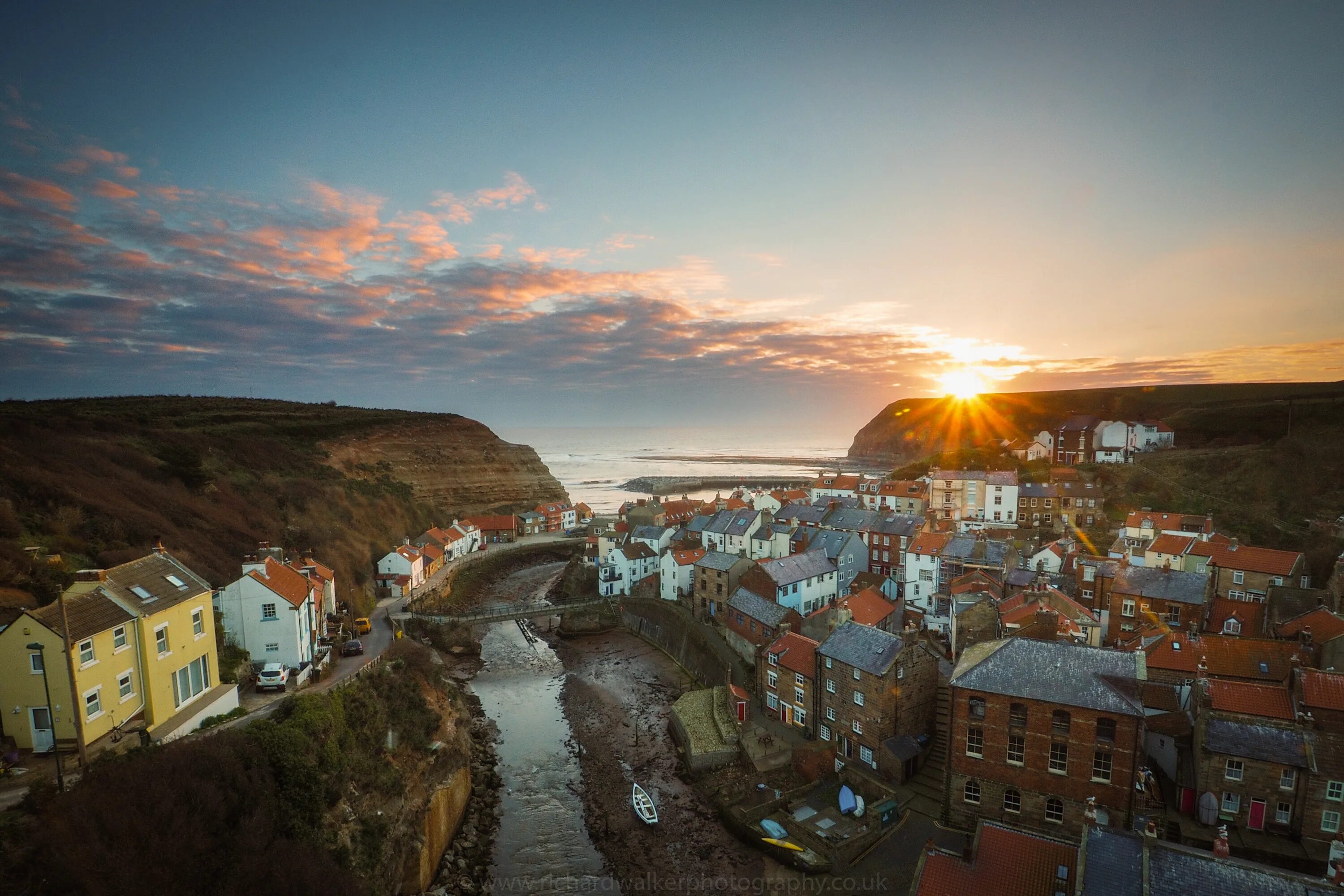 We like town. Staithes, near Whitby, England, Англия. Town near Sea. The Village near the City. Light Village near Sea.