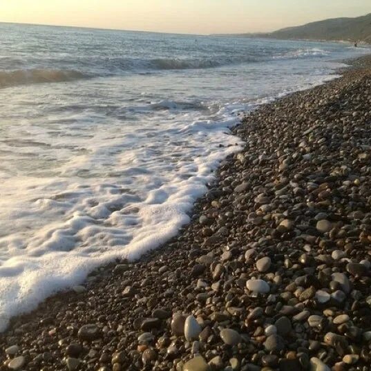 Море в аше краснодарского края. Аше черное море. аше пляж. аше море и набережная. аше песчаный пляж.