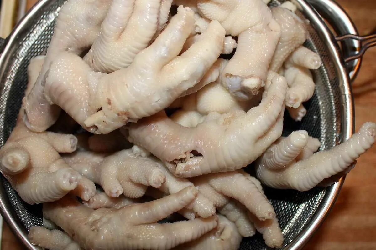 Сварить куриные лапки вкусно. Куриные лапки отварные. приготовить куриные лапки.