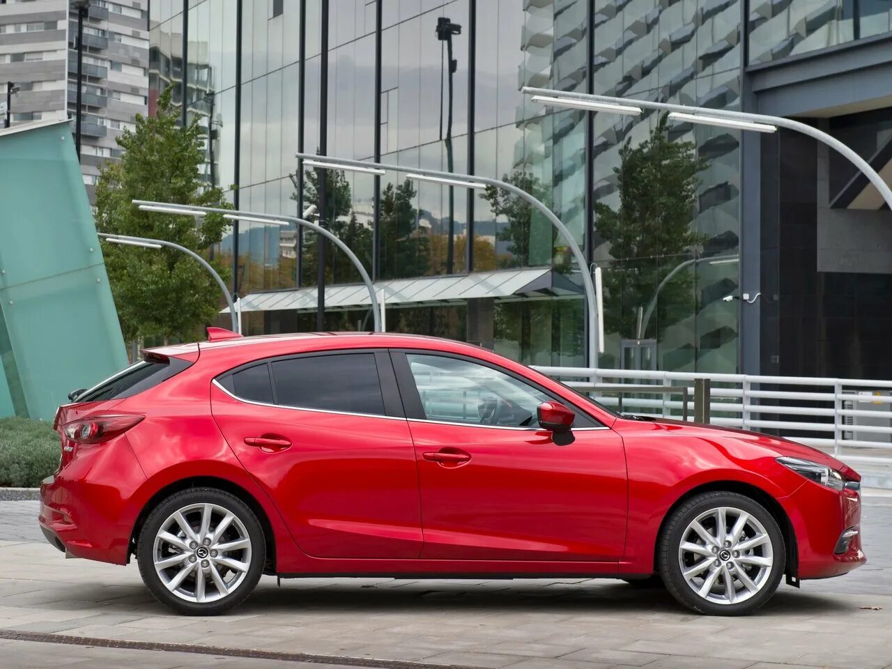 Мазда 3 вм. Mazda 3 Hatchback. Mazda 3 BM Hatchback. Mazda 3 (BM) хэтчбек 5. Mazda 3 Hatchback 2016.