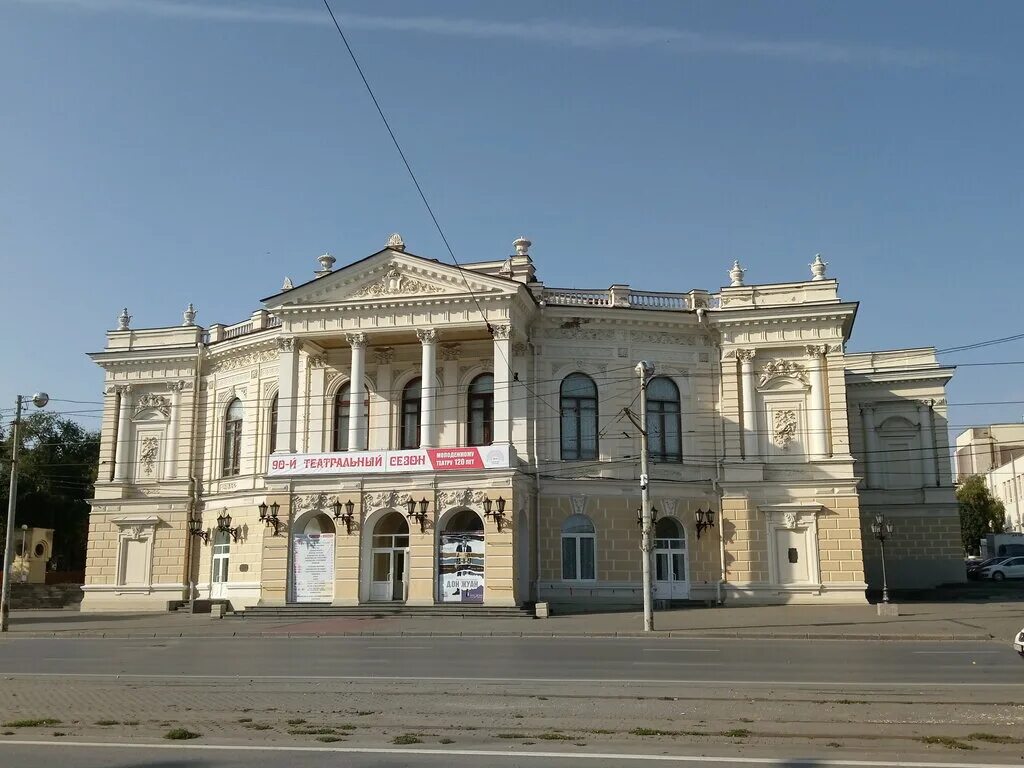 ростовский-на-дону академический молодежный театр. ростов академический молодёжный театр. 1899 г. буденновский, 3. городская дума ростов на дону архитектурный стиль.