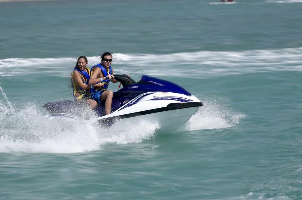 Laura can sail a jet ski. Jet ski ride или sail. ride a jet ski. jet ski разновидности. водные лыжи на пхукете.