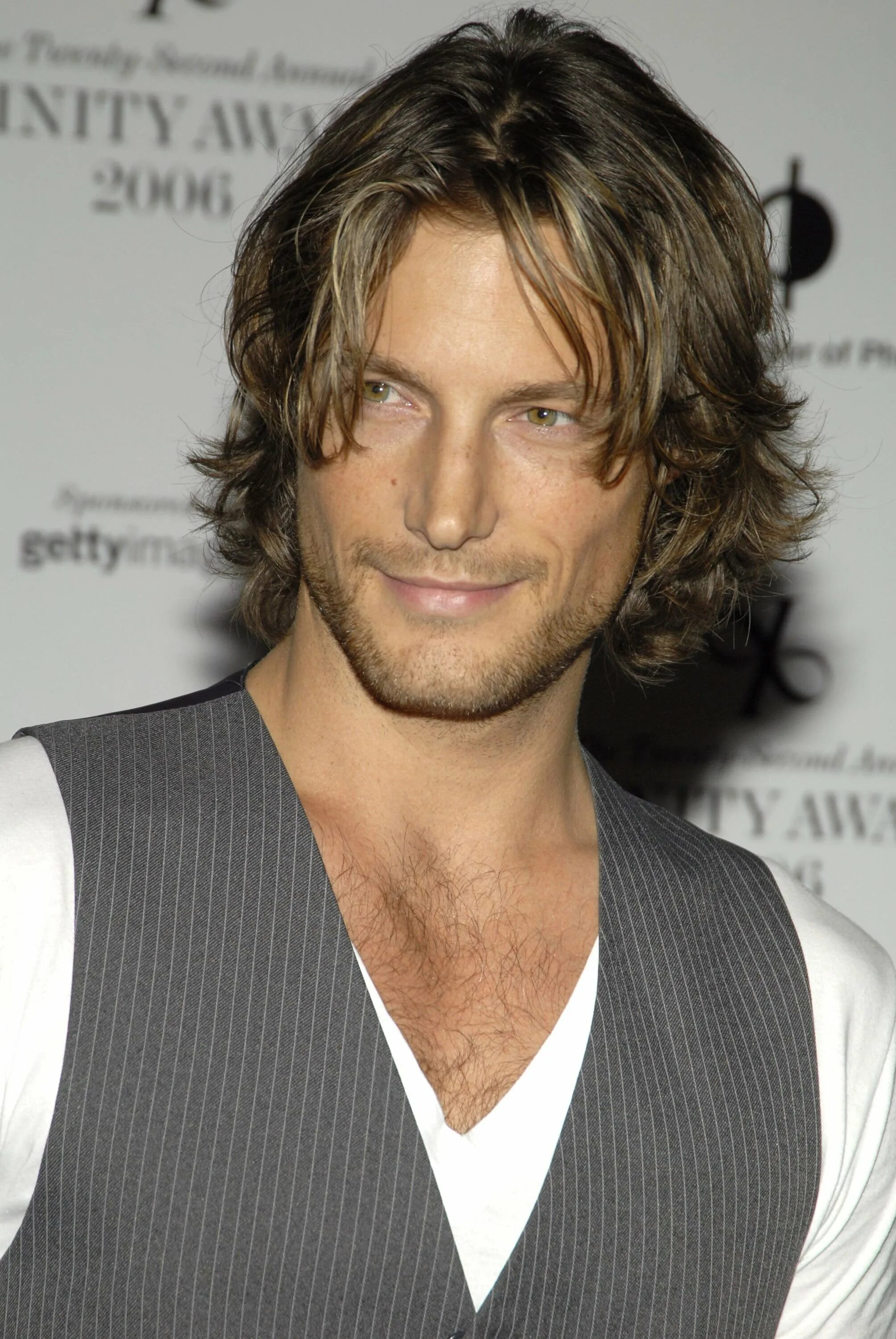 Градуированное каскад каре мужское. Градуированное каре мужское. Кит урбан 2022. Причёстка мужской каскат. Кит урбан прическа.