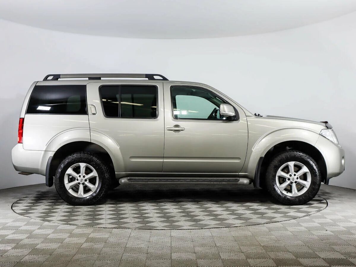Nissan патфайндер с 2011. Nissan pathfinder 1993. Ниссан pathfinder 2012. Ниссан патфайндер уфа. Nissan pathfinder старый кузов.