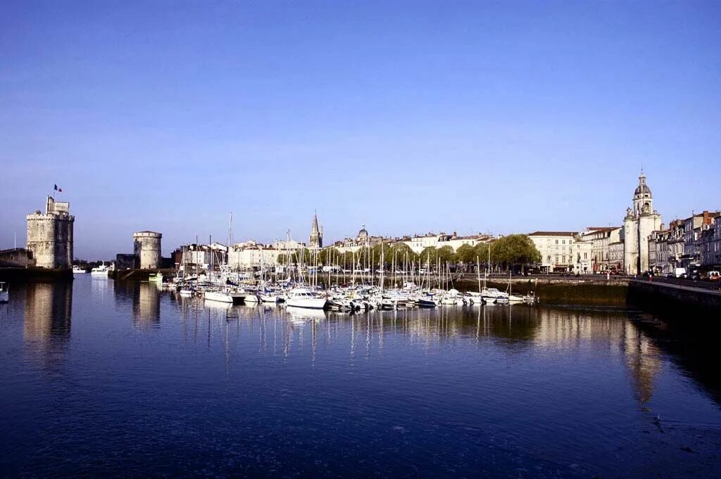 La rochelle. Ля-Рошель Франция. Ля Рошель город во Франции. Порт ля Рошель. Ля Рошель Франция достопримечательности.