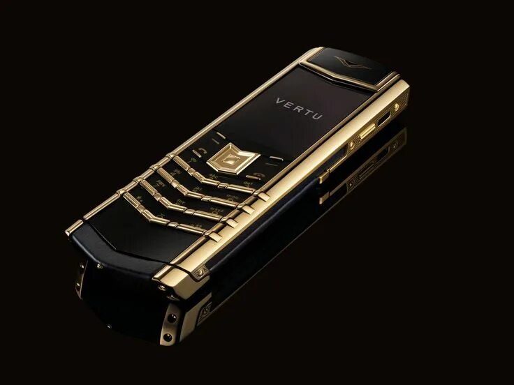 Верт рка. Vertu 2025 смартфоны. верту голд модель 2008. vertu signature s gold. nokia vertu signature.