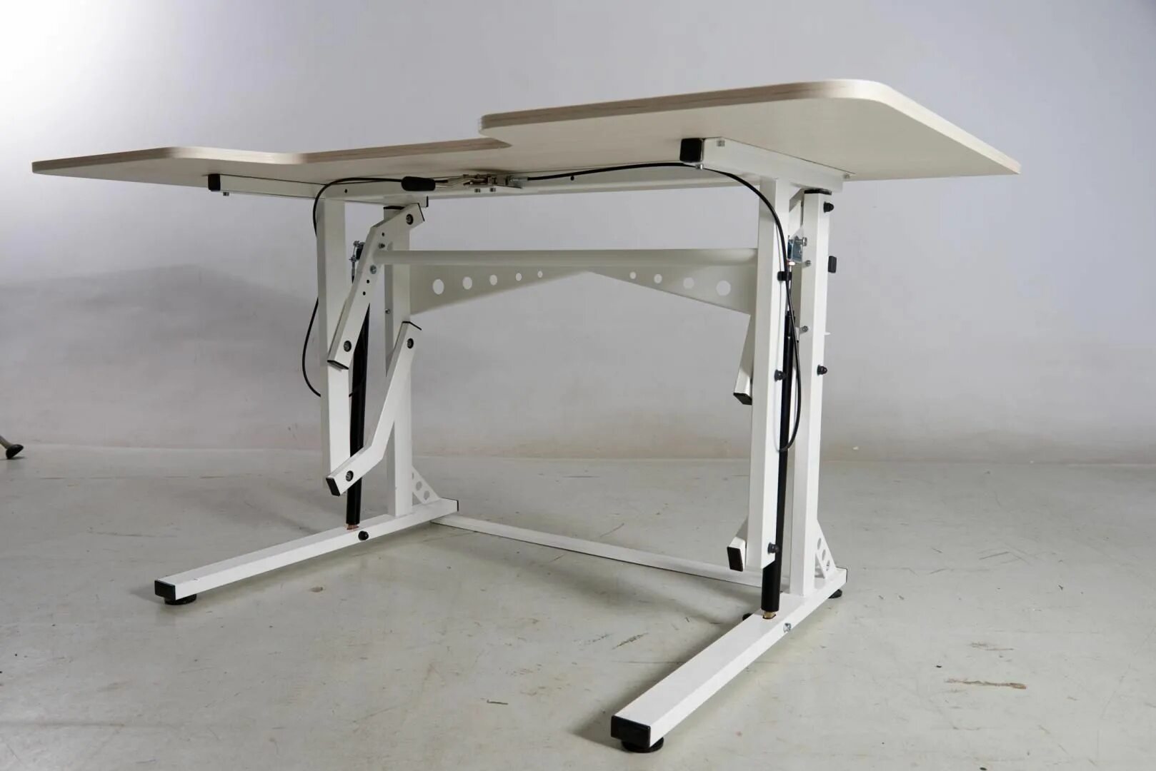 Подъемный стол компьютерный. Стол для ноутбука с подставкой для мыши folding computer desk. Стол компьютерный generic comfort uno/n. Столик с изменяемой высотой. Компьютерный стол с регулировкой высоты.