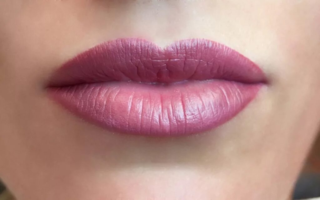 Перманент макияж губ. Татуаж губ светлый кайал. Техника татуажа губ «lip light». Перманент губ. Татуаж губ.