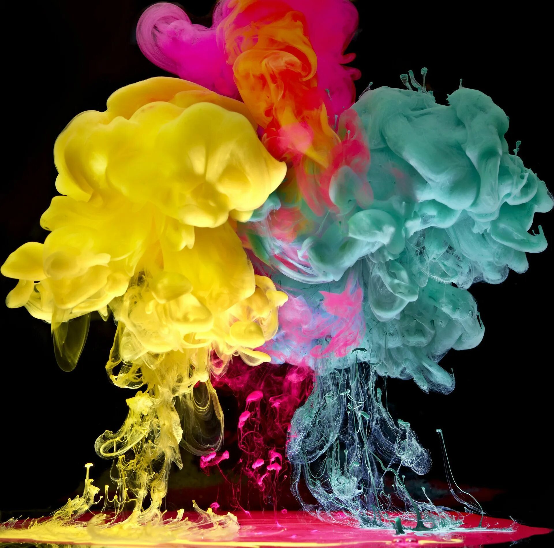 Водные красители. Яркие краски. Красивые краски. Взрыв красок. Разноцветные краски.