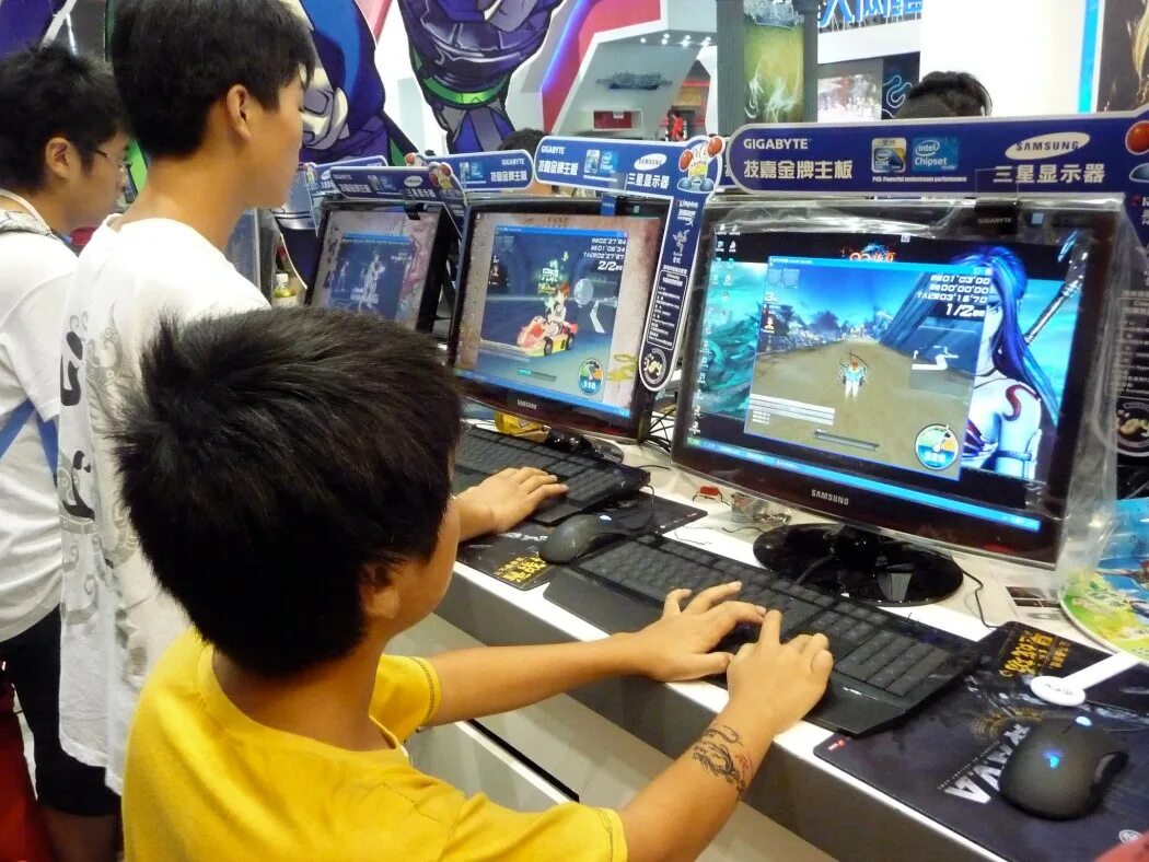 Licensing gaming. Компьютерные игры. Японские компьютерные игры. Китайские компьютерные игры. Китайские геймеры.