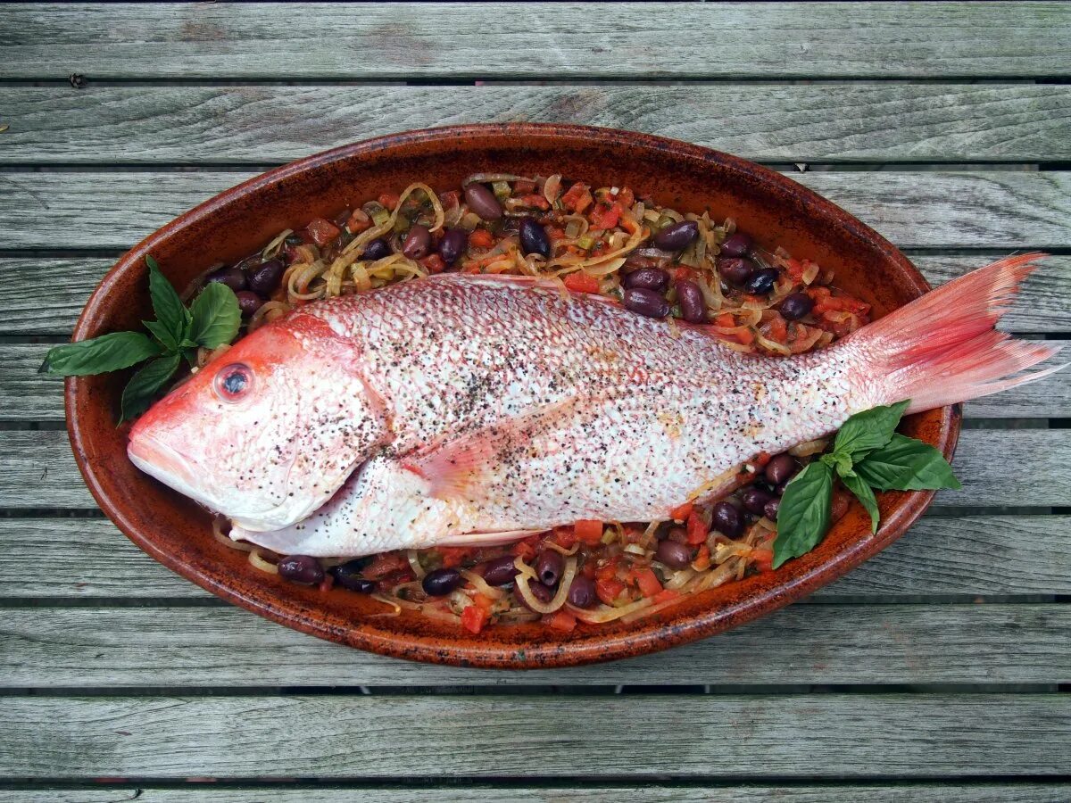 Live more fish. Ред СНЕППЕР приготовленный. Саядия Фиш. Рыба livornese Style. Красный снэппер барбекю.