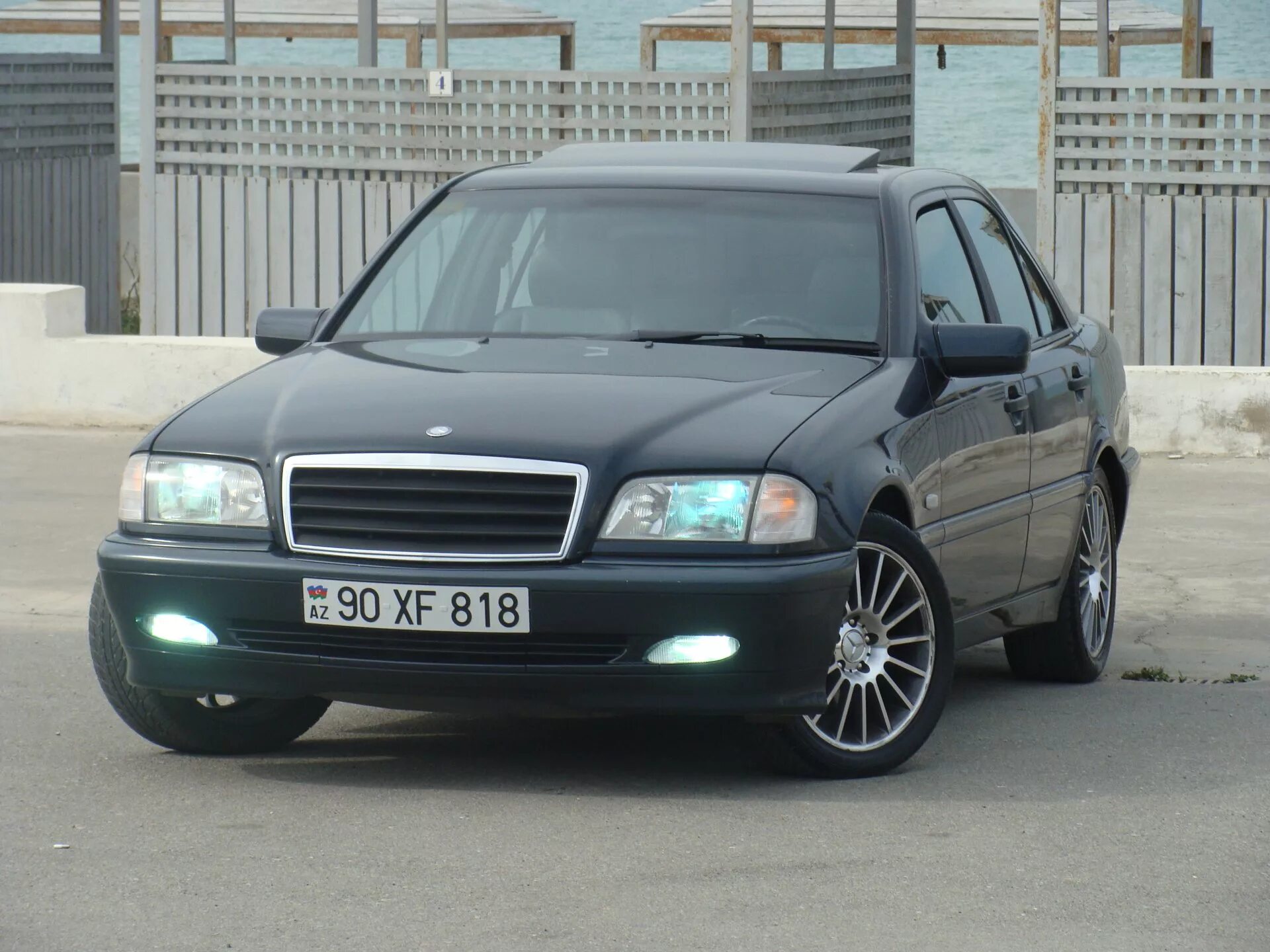 Краска белая 201 и 202. Мерседес 202. Мерседес 202 заставка на телефон. Краска 201 белая. Краска 201 белая.