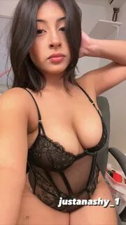 justanashy_1's tweet photo. ❤ & 🔁 if you would suck my toes ...