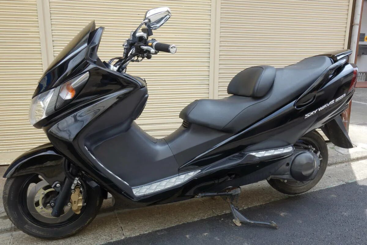 Скутер suzuki skywave 250. Suzuki skyway 400. Suzuki skywave 250. Skywave 250 2001 года. Скутер сузуки скайвэй 250.