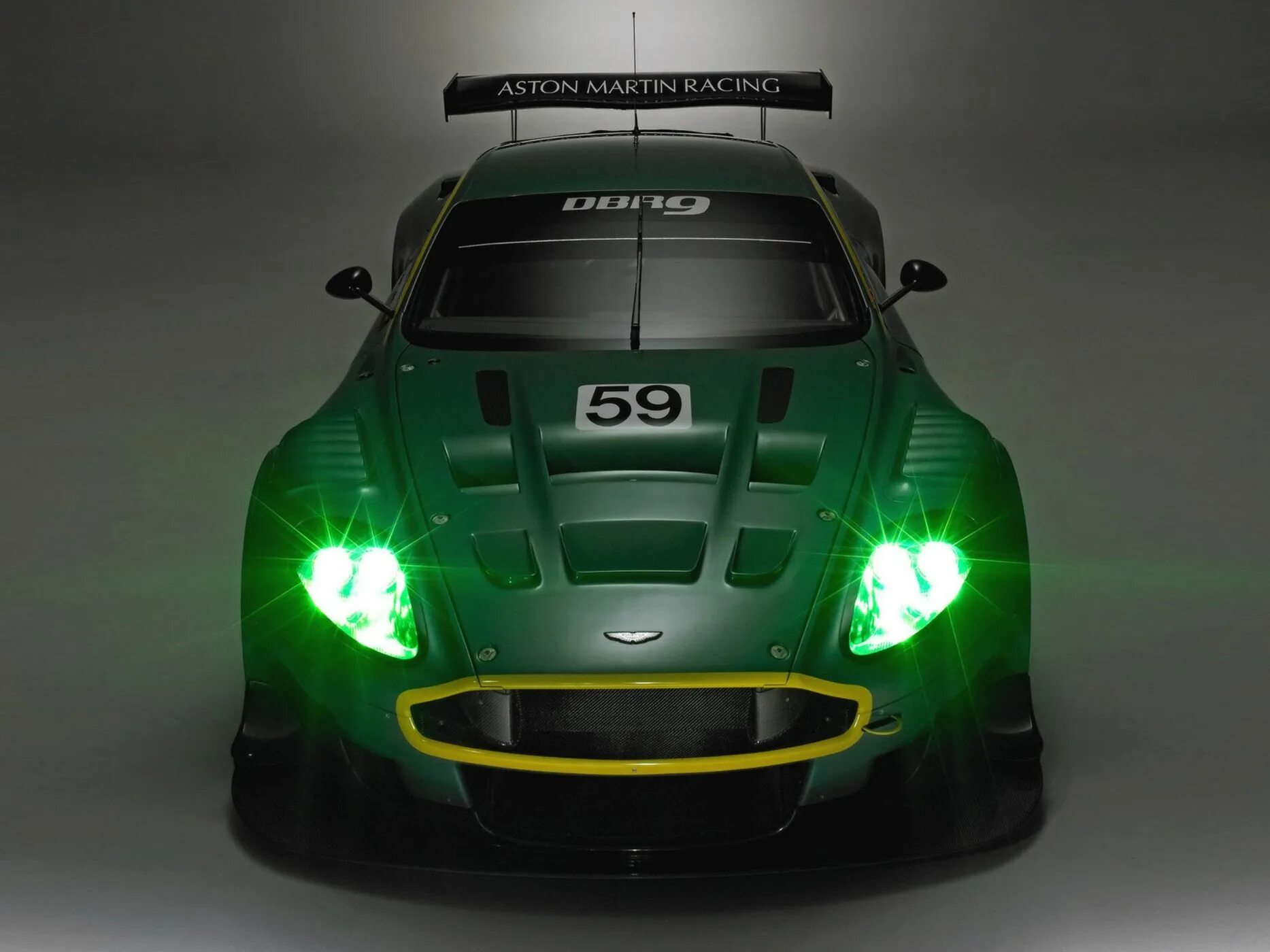 Aston Martin dbr9 gt1. 2005 Aston Martin dbr9 gt-1. Светящиеся машины. Машина со светящимися фарами.