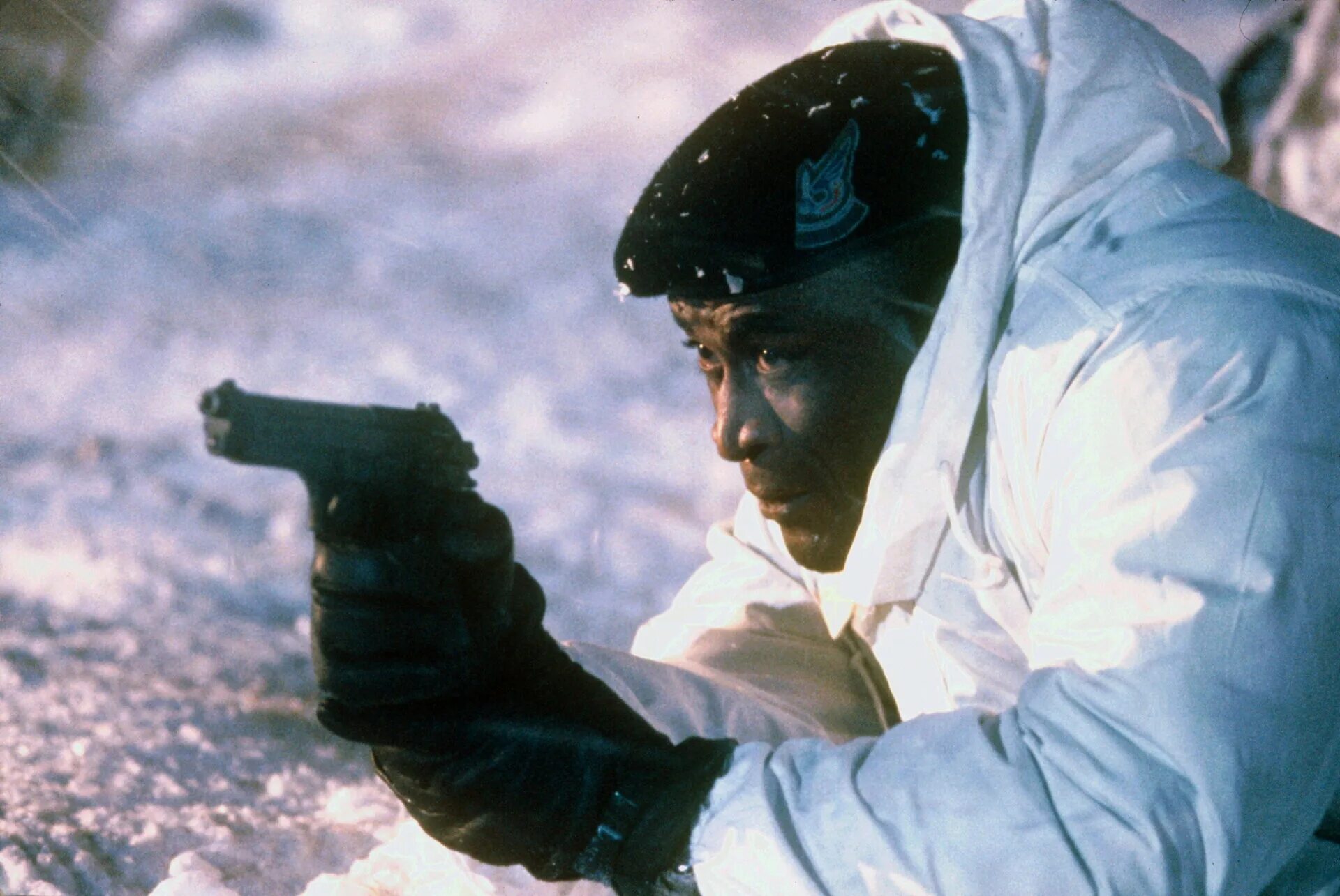 крепкий орешек 2 алан рикман. билл сэдлер крепкий орешек 2. крепкий орешек 2 фильм 1990. крепкий орешек 2 кадры из фильма. брюс уиллис крепкий орешек 2.