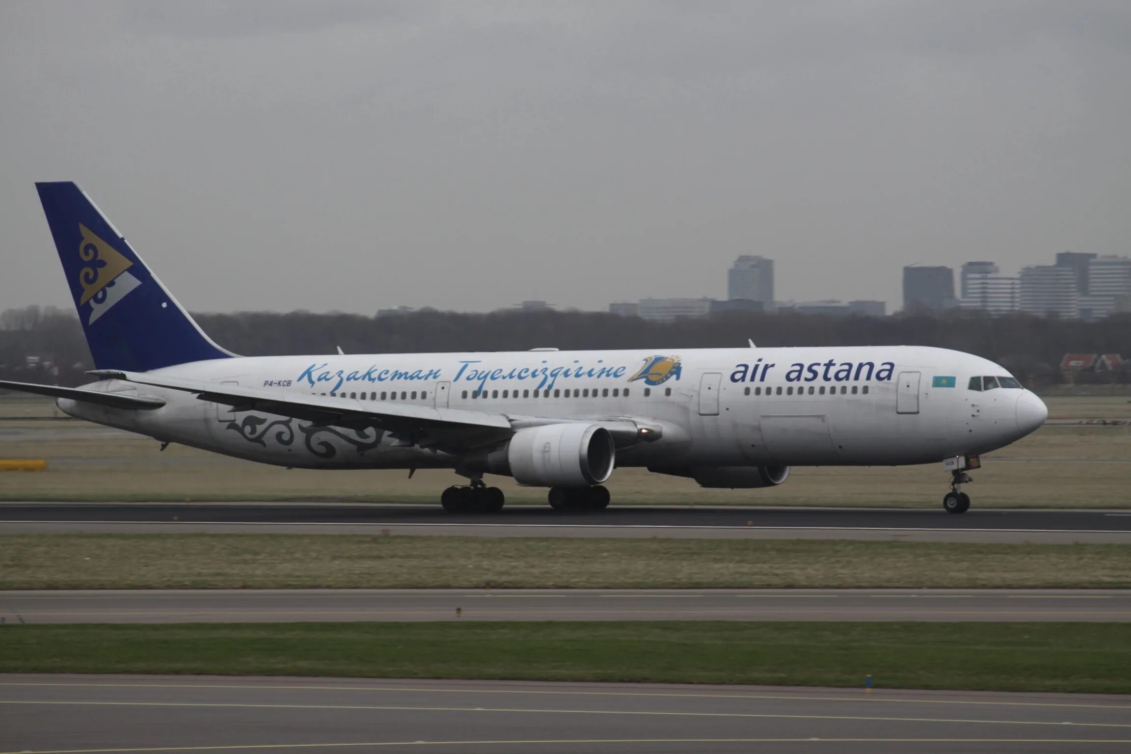 Воздух астана. Boeing 767 Air Astana. Boeing 767-300 Air Astana. Boeing 767 Air Astana салон. Боинг 767-300 Air Astana бизнес класс.