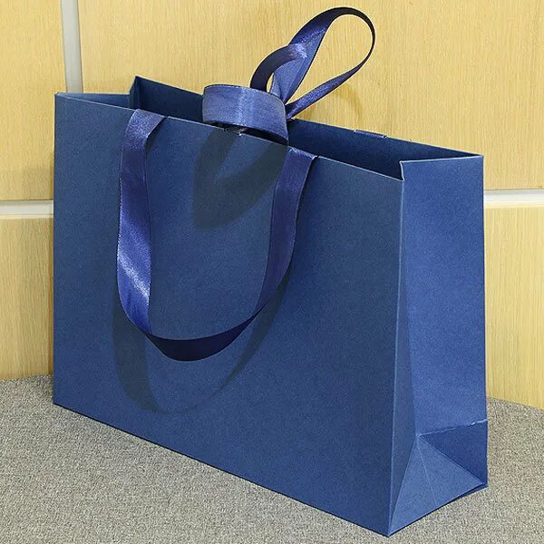 Создаем сумку пакет из бумаги. Бумажная сумка. Пакет бумажный синий. Бумажная сумка большая. Бумажный пакет сумка.