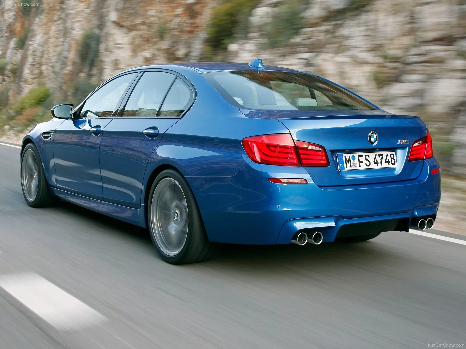 Когда вышла м5. BMW m5 2012. BMW m5 f10 2012. BMW m5 седан. BMW m5 2011.