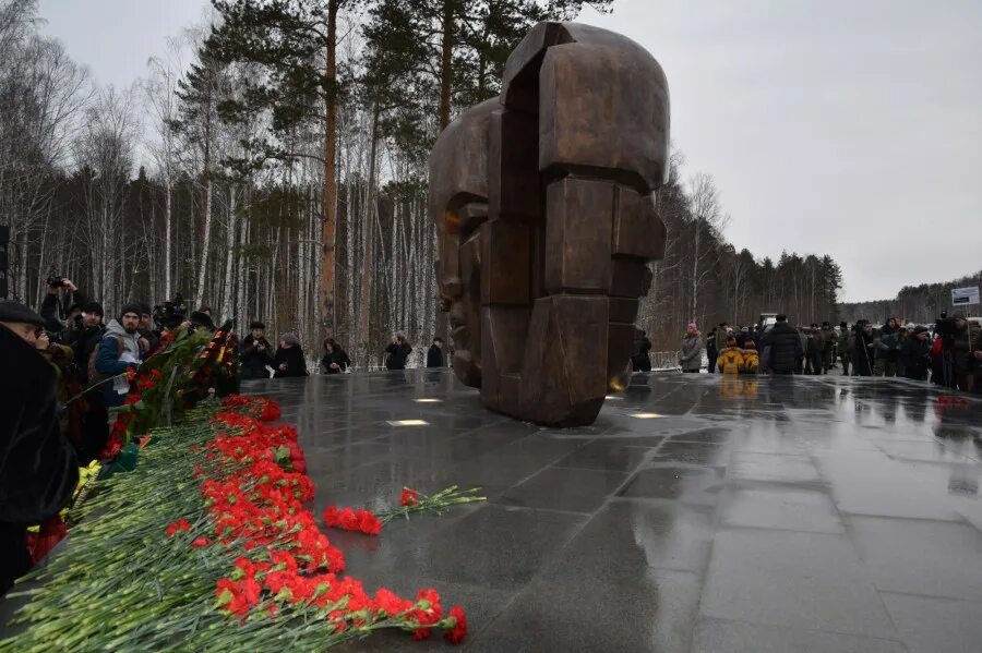 памятник репрессированным в екатеринбурге. памятник репрессированных в екатеринбурге репрессированным. мемориал жертв политических репрессий на 12 км екатеринбург. мемориал жертв политических репрессий на 12 км екатеринбург. мемориал памяти репрессий екатеринбург.