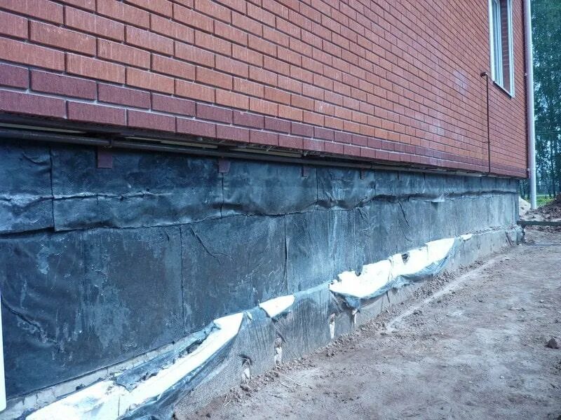 Отделка цоколя на винтовых сваях. Отделка цоколя частного дома. Отделка цоколя. Отделка цоколя фундамента. Цоколь фундамента.