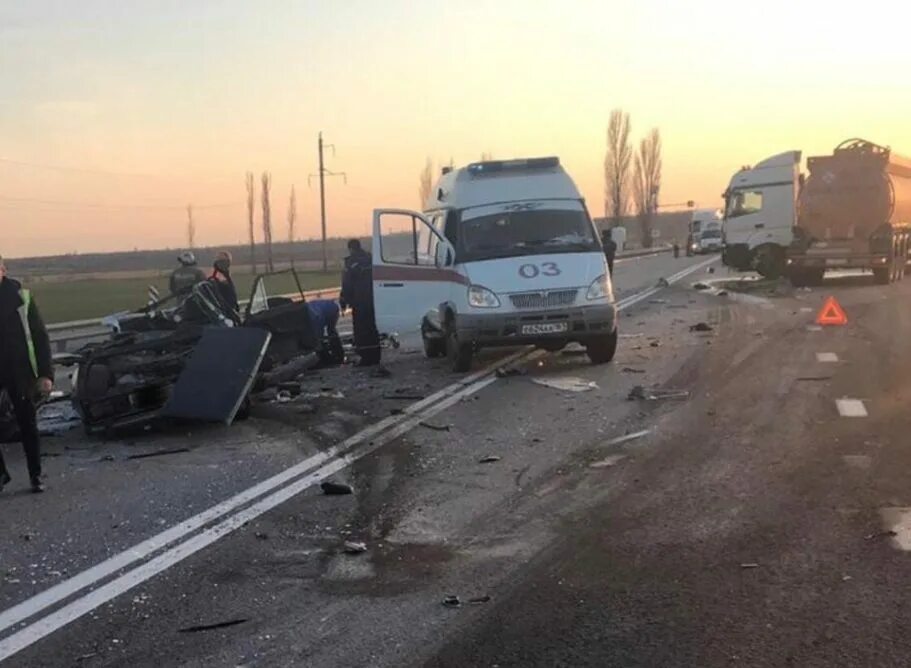 Взрывы в морозовске ростовской области. ДТП на трассе Волгоград Морозовск вчера. ДТП Морозовск Ростовская область. ДТП С автоцистерной в Каменске Ростовской области.