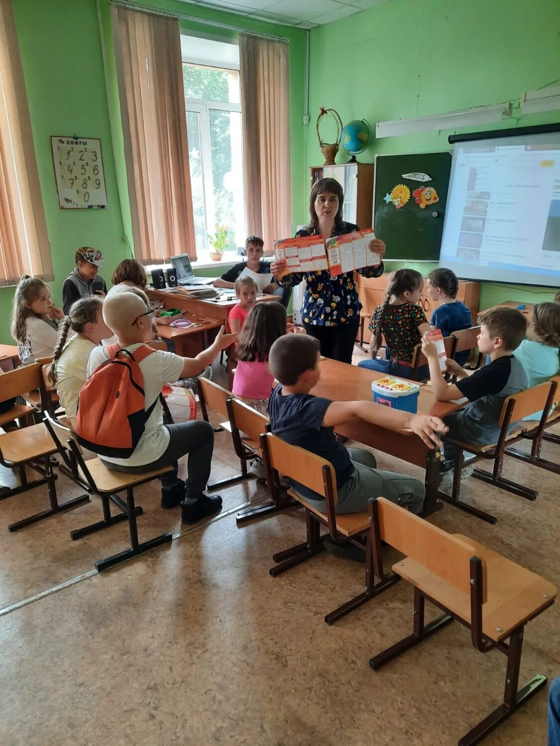 Специалисты дол. Лагерь в школе. Школьный лагерь в школе СПБ. Школьный лагерь 2022. Школа 29 Новокузнецк.