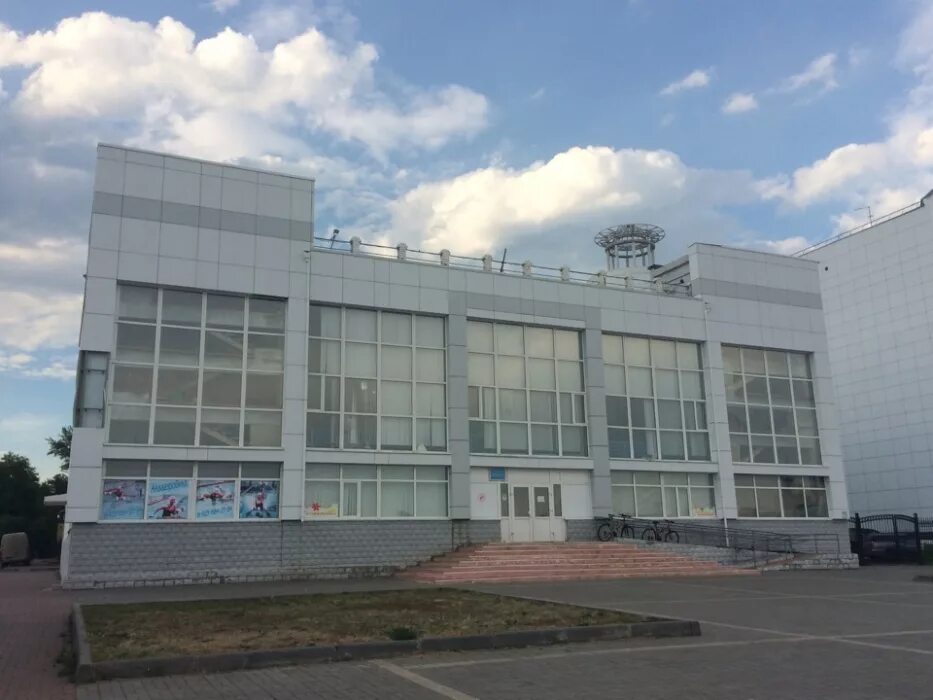 Бассейн пингвин. Бассейн пингвин омск. пингвин, омск, улица таубе. бассейн пингвин омск здание.