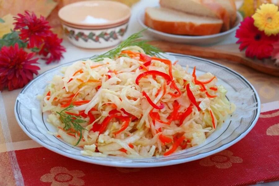 Капуста рецепт фото. Капуста "Провансаль" с болгарским перцем -. Капуста квашеная Провансаль. Салатная капуста с болгарским перцем Провансаль. Салат Провансаль из капусты с болгарским перцем и морковью.