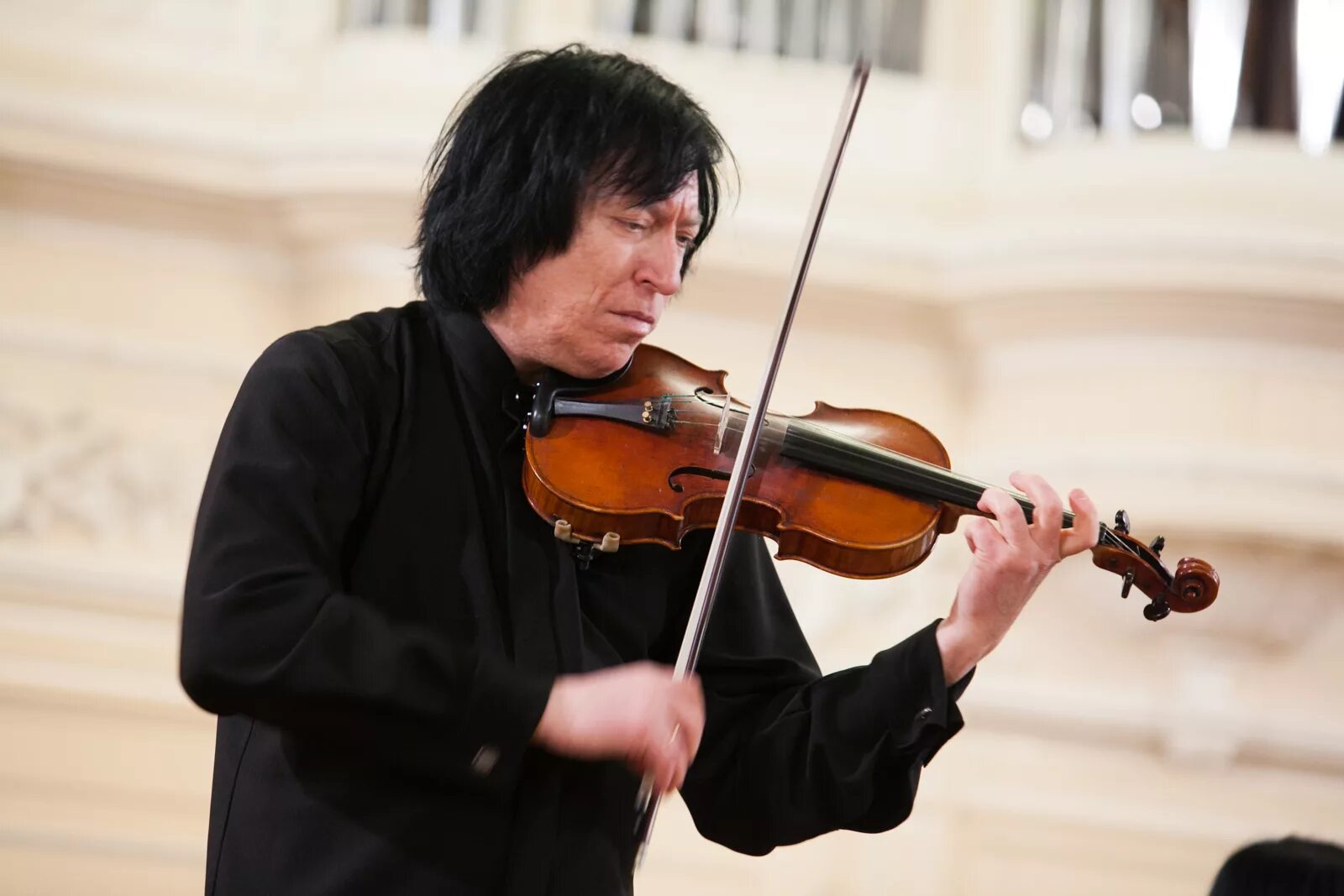 Скрипка на праздник. Обучает игре на скрипке. Гантварг михаил ханонович. Сафарян эдуард камович. Сафарян эдуард борисович.