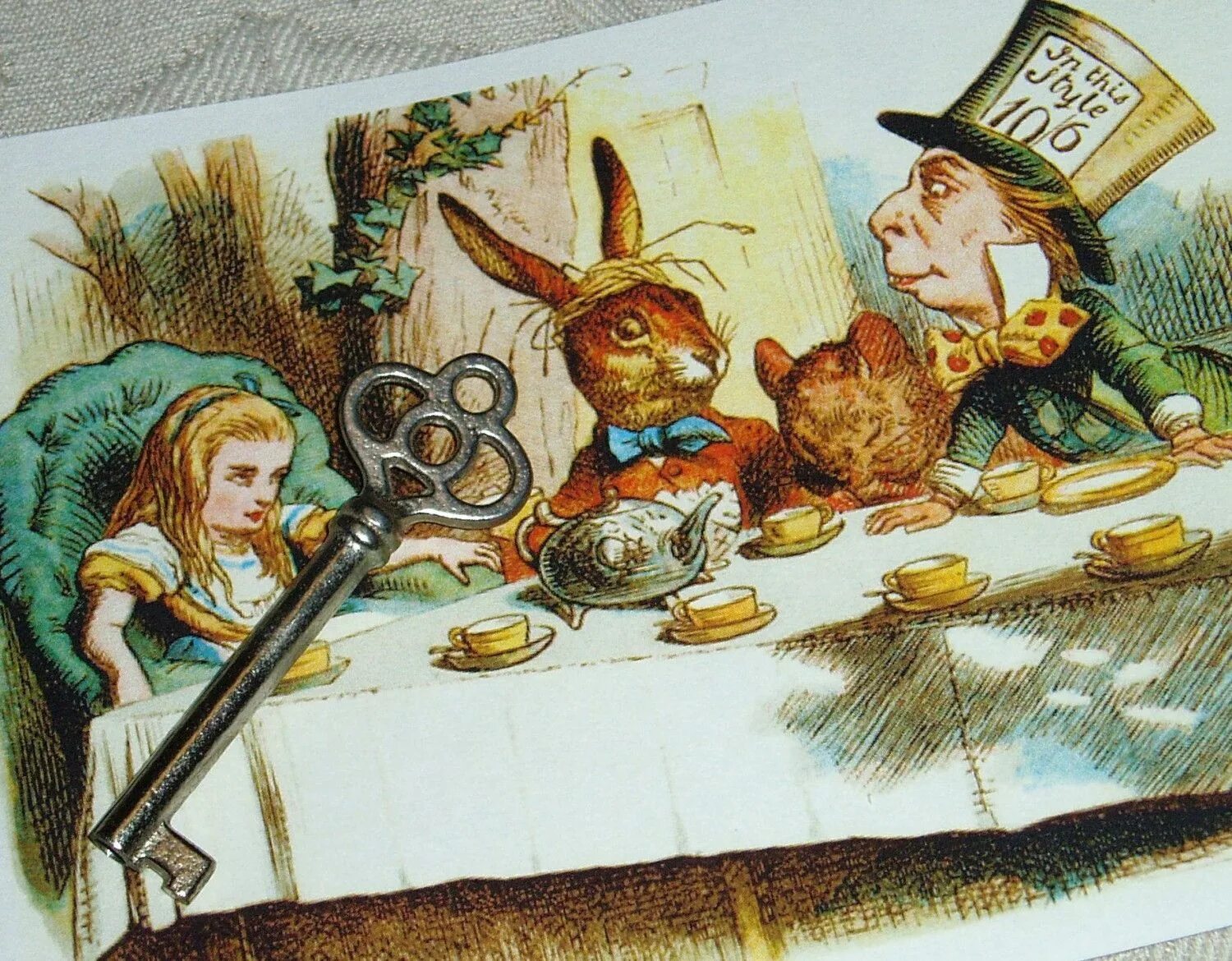 Bergamot пряжка Mad Tea Party. The Mad Tea Party Алиса. Mad Tea Party Alice in Wonderland. Чаепитие у Шляпника.