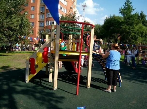 Сквер дружбы народов Омск. Сквер дружбы народов Екатеринбург. Сквер Дружба народов Котельники. Сквер дружбы народов Омск 2019 год.