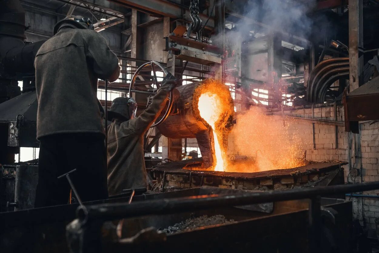 на заводе при обработке цветных металлов. ревдинский завод по обработке цветных металлов. ревда завод оцм. таблица плавления металлов. на заводе при обработке цветных металлов.