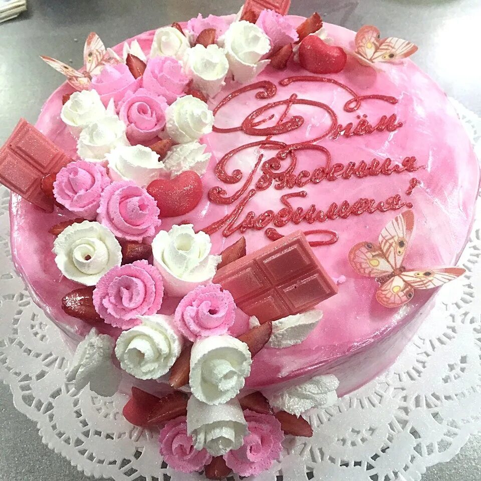 Торты кондитер 8. Торт с розами. Украшение торта вафельными розами. Украсить торт розочками вафельными. Торт с вафельными розами.