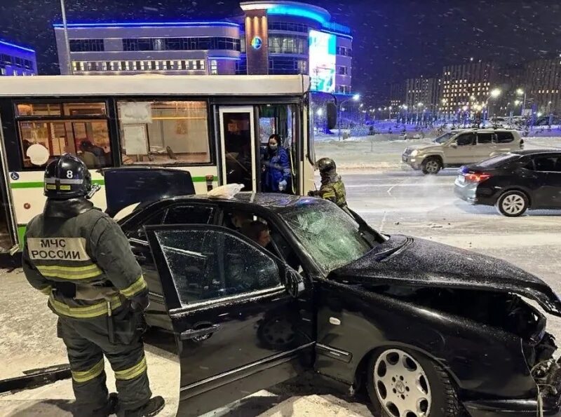 Оперативная информация мчс по янао. Самоубийство новый уренгой. 2019 с камазом. Город ноябрьск авария 2019. Северное сияние новый уренгой 2022.