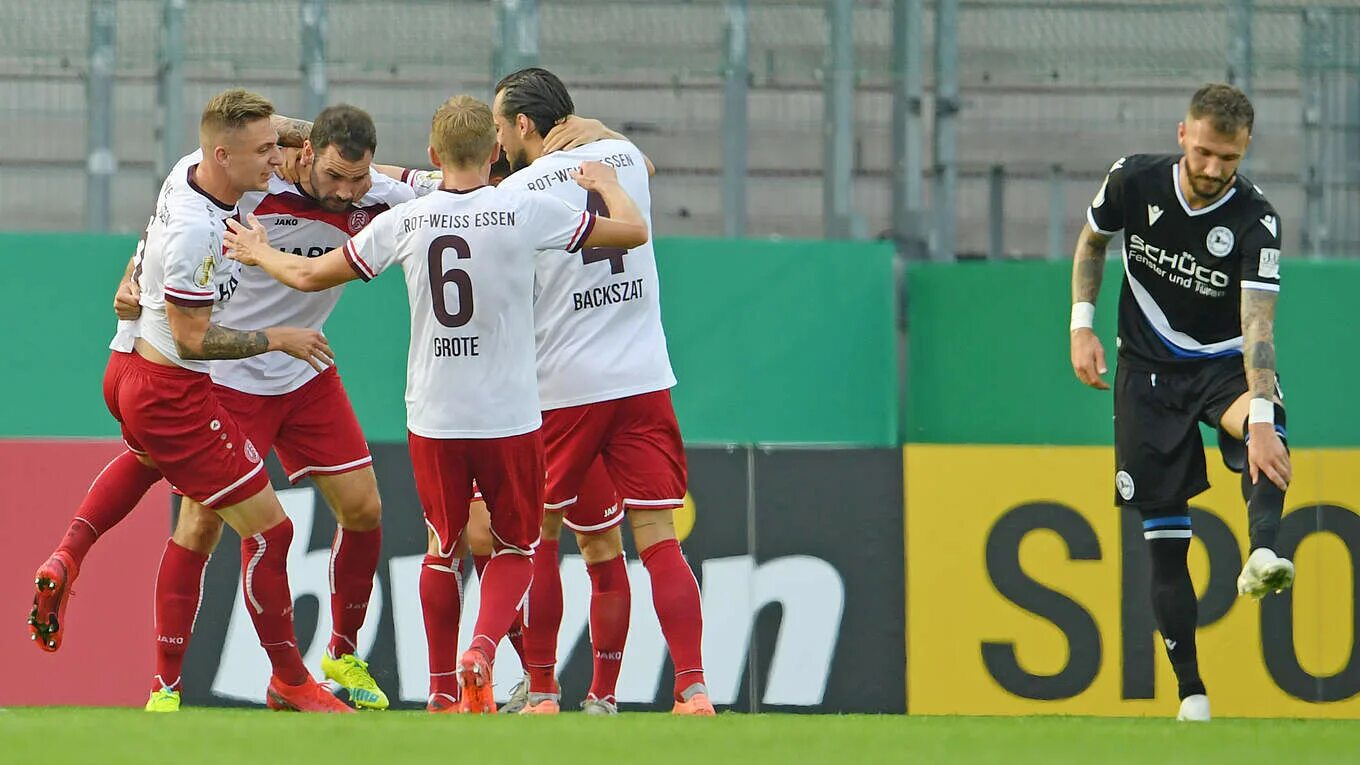 Рот Вайсс Эссен. Rot Weiss Essen Бундеслига победа год. Rot-Weiß Lüdenscheid игроки.