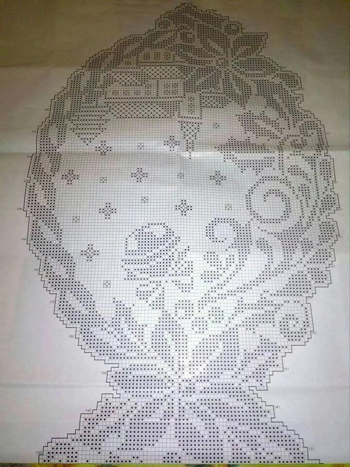 Салфетка крючком филейная техника. Филейные салфетки. Филейная скатерть. Новогодние филейные салфетки. Новогодние салфетки филейное вязание.