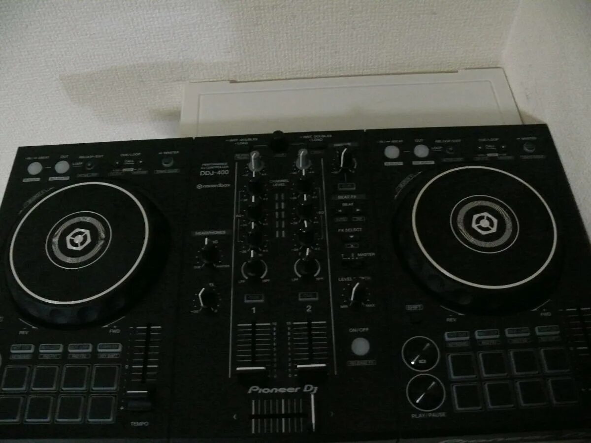 Контроллер ddj 400 купить. Pioneer DJ 400. Контроллер Пионер DDJ 400. Pioneer DDJ 400 пульт. DDJ 400 И DDJ RB.