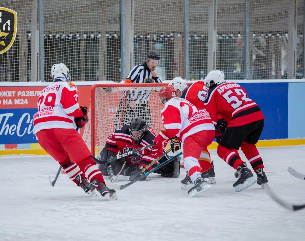 Сергиев посад любительская хоккейная лига. Хк рубеж лобня. Молодчик хоккей. Офицерская хоккейная лига. Шайбу.