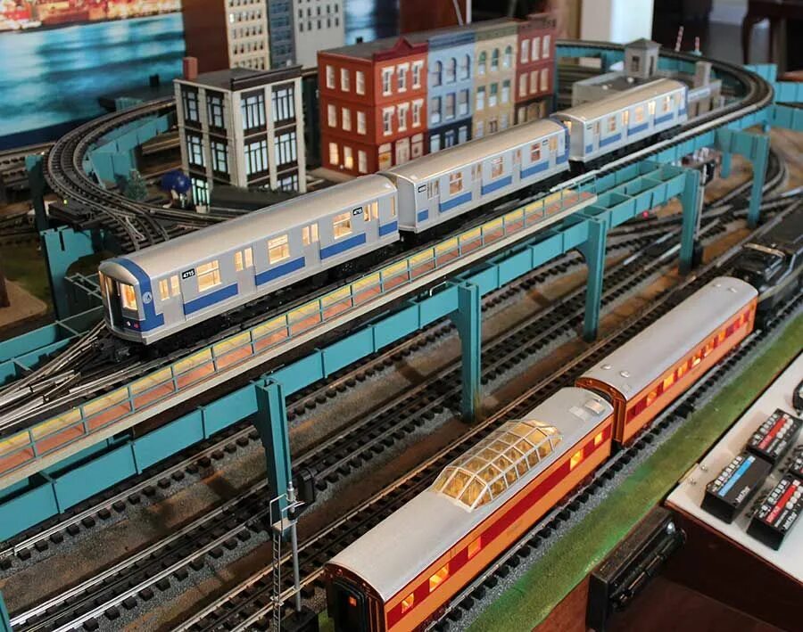 Поезда в реальной жизни. Модели поездов. Поезд модель игрушка. Модели поездов реальных. Музей игрушечных поездов.