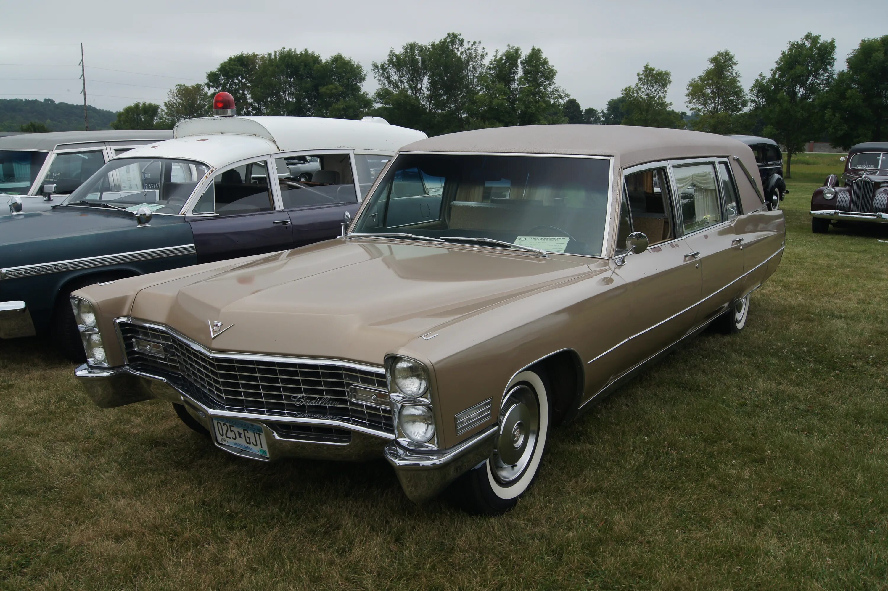 Кадиллак метеор. Кадиллак миллер метеор. cadillac hearse 1967. cadillac fleetwood 1959 miller-meteor. cadillac 1959 года миллер метеор.