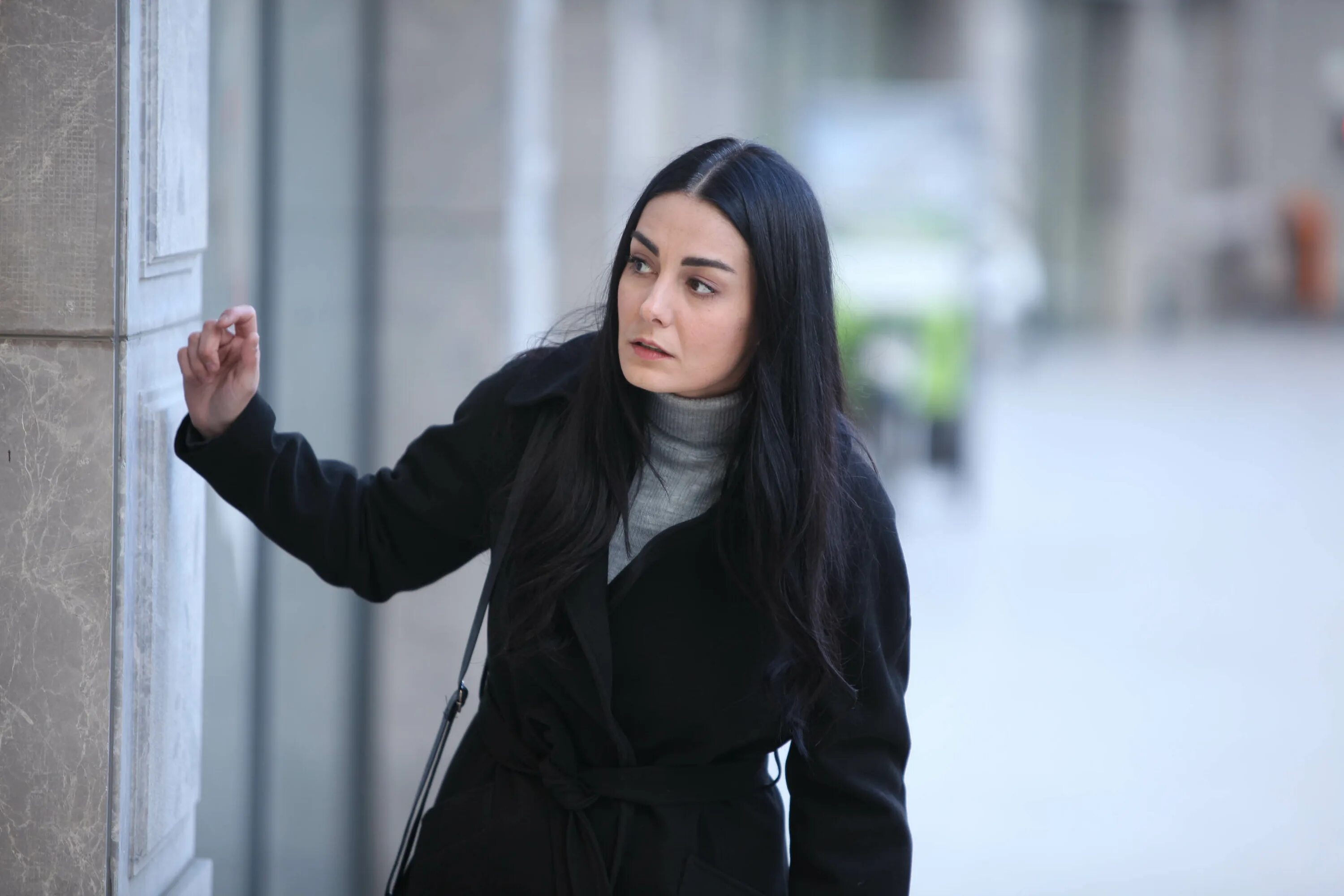 Песня плакала слова. Стих про маму сейчас мне всего лишь годик. Aglama anne фильм. Мама плакала на русском языке. Мамины слезы.